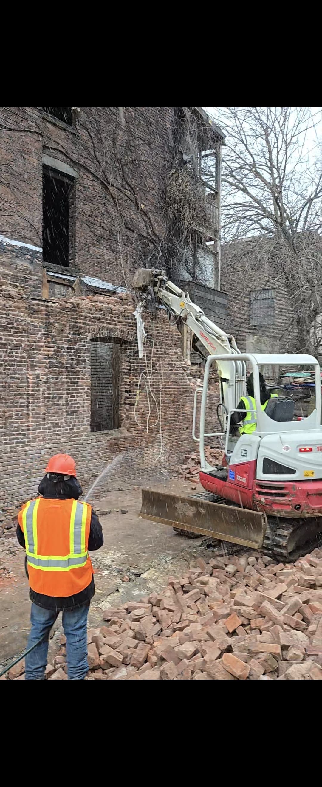 crnj crew with with heavy machine